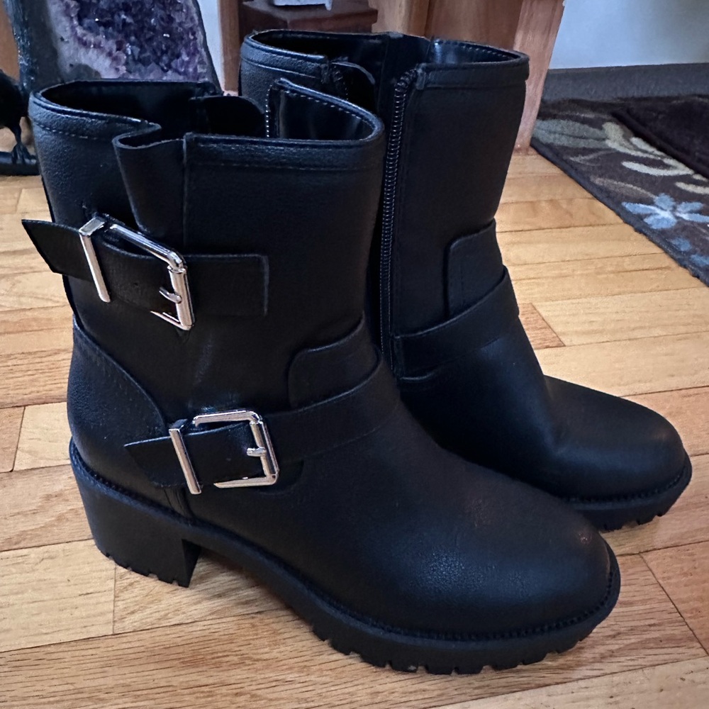 Mix No 6 women’s black Moto biker boot, size 7 new without Box